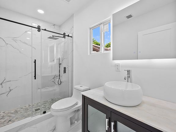 4th image of 3389 NW 14th Ave #1