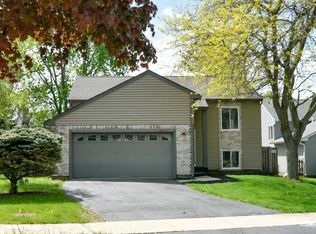 2441 Hedge Row Dr, Aurora, IL 60502