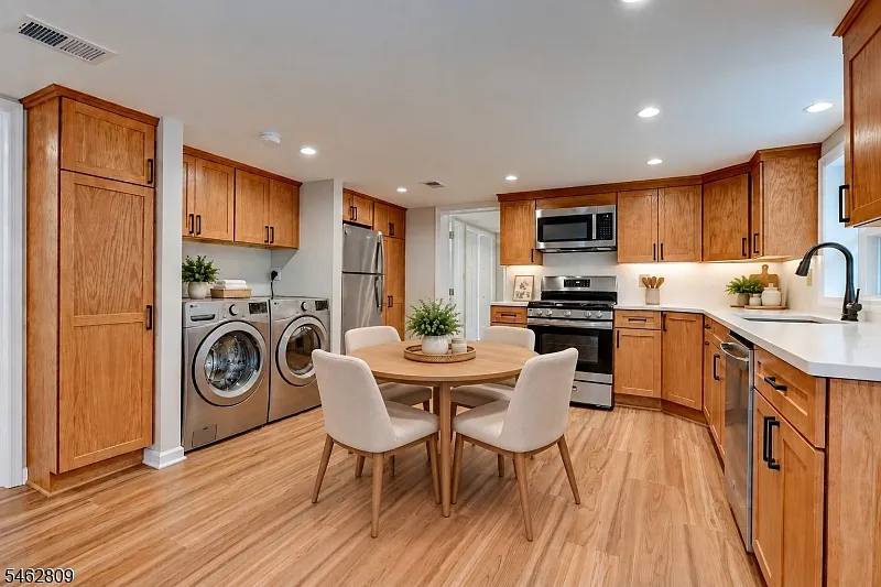 1 bed, 1.0 bath, $2,100 — Photo 2
