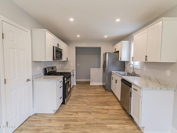 3rd image of 2547 Greenfield Ln