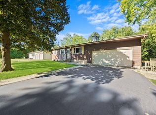1961 Hilltop Ct, Woodstock, IL 60098