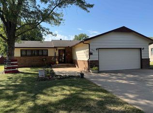 622 Crestway St, Wellington, KS 67152