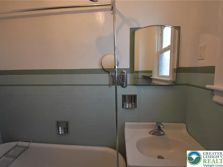204 N 9th St — Photo 33