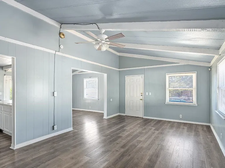 1505 Elyse Dr — Photo 3