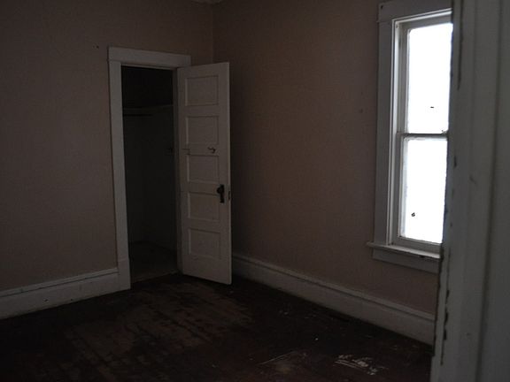 4th image of 4674 Rose St
