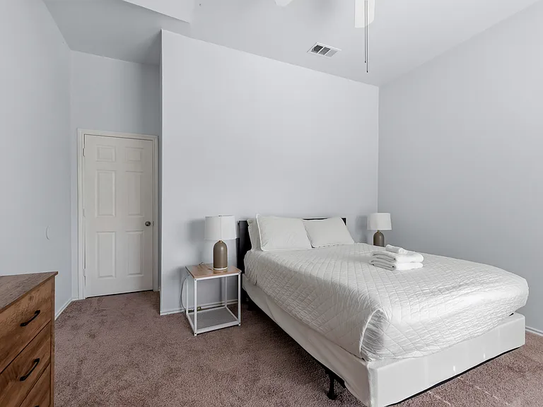 704 San Antonio Trl — Photo 35