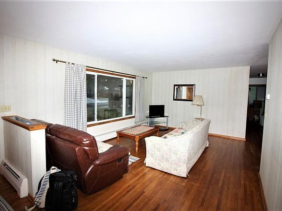 5th image of 410 5th Ave NW