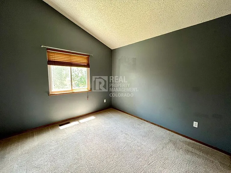 1313 Coolcrest Dr — Photo 25