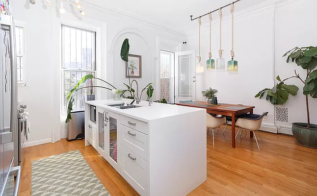 Rented by Compass | media 33