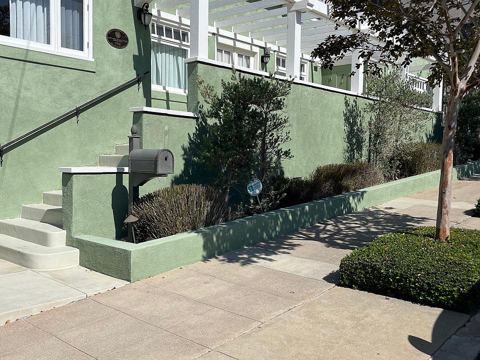 1st image of 140 W Thorn St