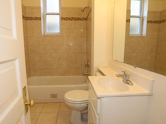 2nd image of 3521 N Wilton Ave #L2
