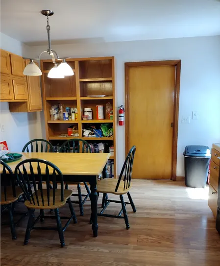 4 bed, 2.5 bath, 3260 sqft, $900 — Photo 4