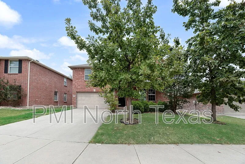 4 bed, 2.5 bath, 2617 sqft, $2,800 — Photo 2