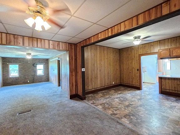 4th image of 202 4th St