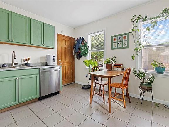 4th image of 30 Sherwood St