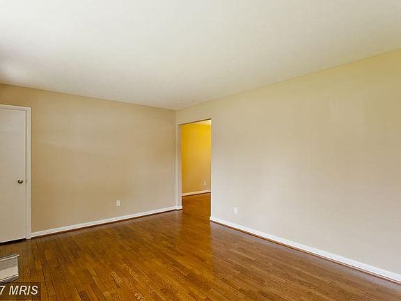 5th image of 141 Meadowbrook Dr