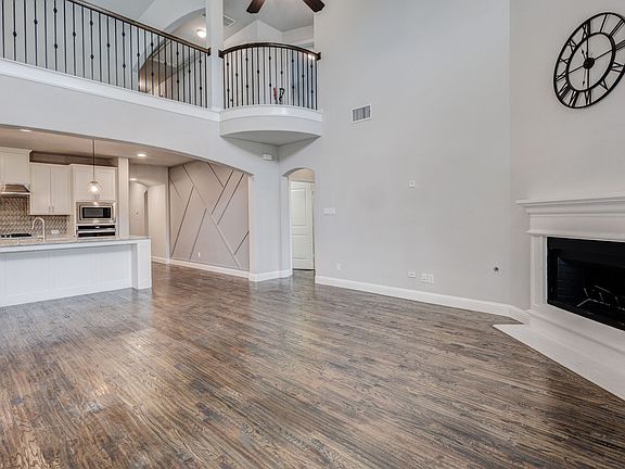 4th image of 16133 Plum Ct