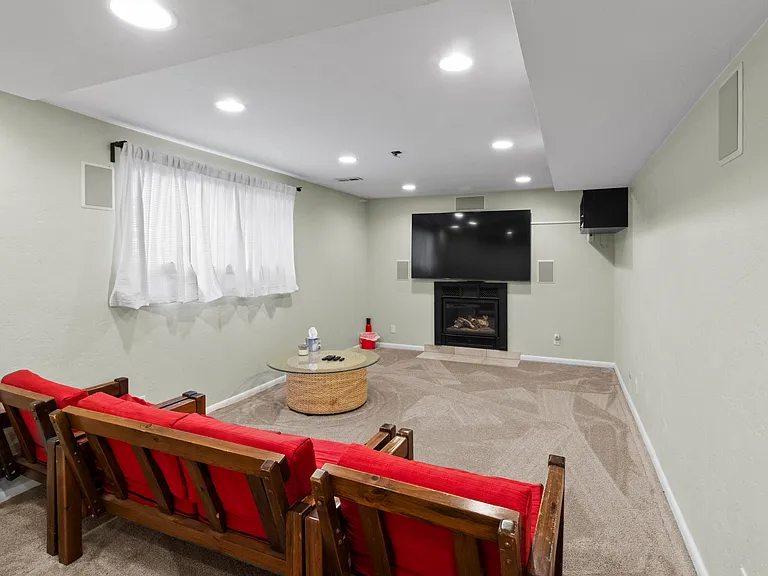 1910 E Southbridge Way — Photo 16