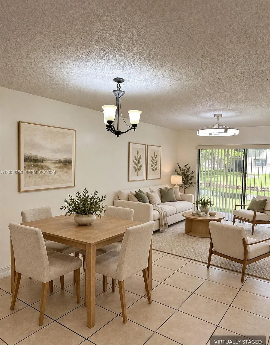 Villas De Venezia Condo — Photo 3