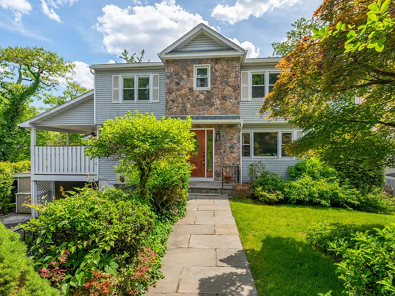 49 N Chatsworth Ave — Photo 1