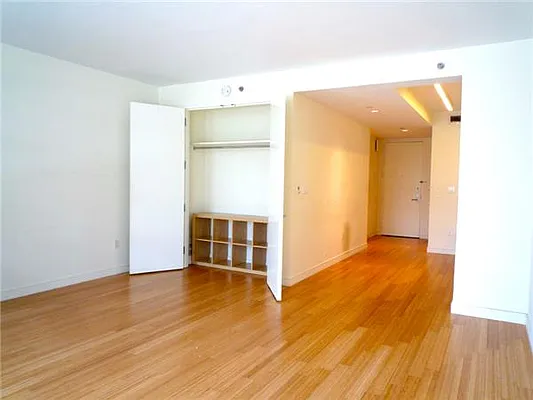 Rented by Yael Dunsky Real Estate | media 25