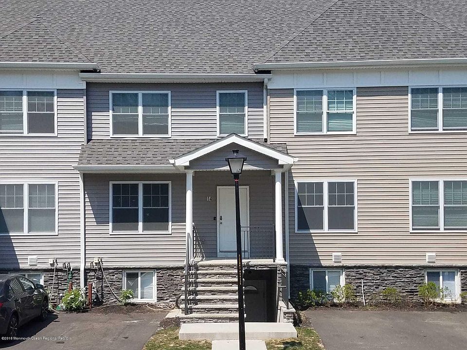 1st image of 14 Grove Dr