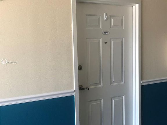 4th image of 218 NW 12th Ave APT 609