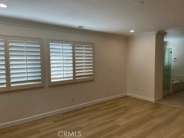 28 Granada — Photo 15