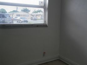 836 NW 10th St, Hallandale, FL