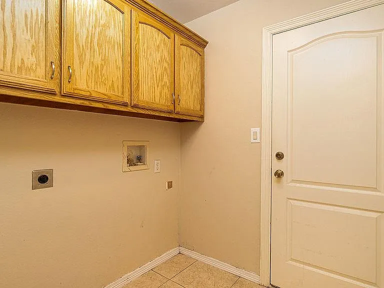 919 Hill Country Rd — Photo 5