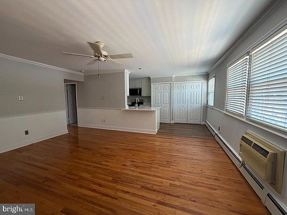 4th image of 403 S Main St #105