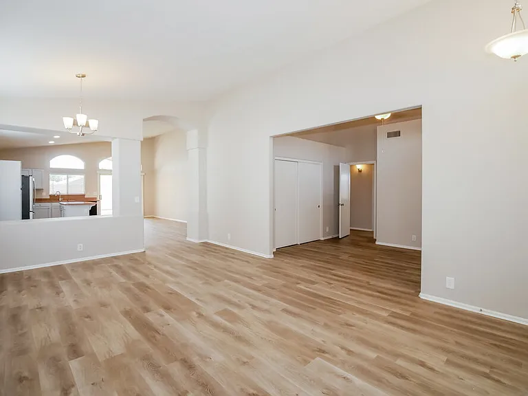 1069 W Glenmere Dr — Photo 5