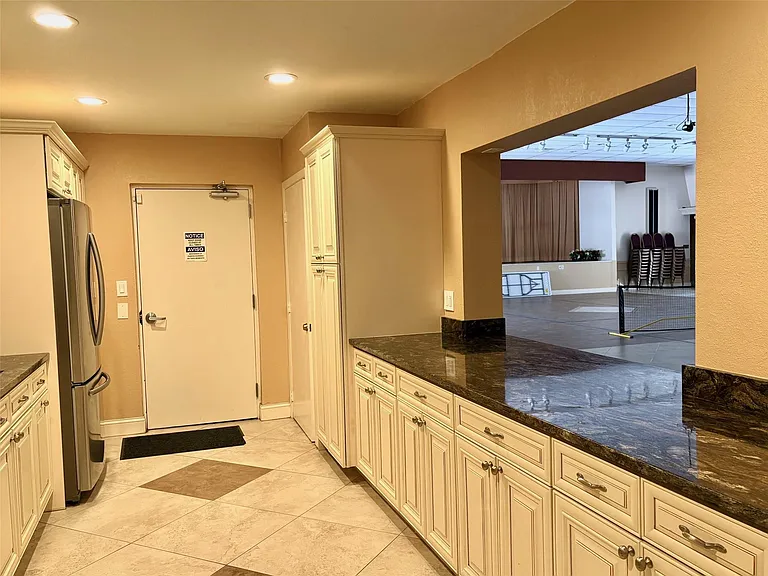 1055 Country Club Dr #404 — Photo 46