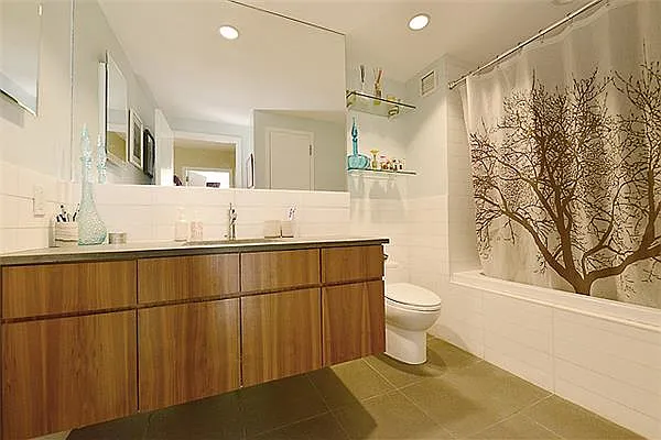 Sold by R New York | media 10