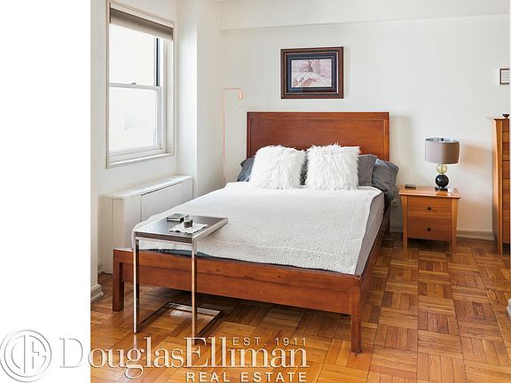 4th image of 100 W 57th St #17M