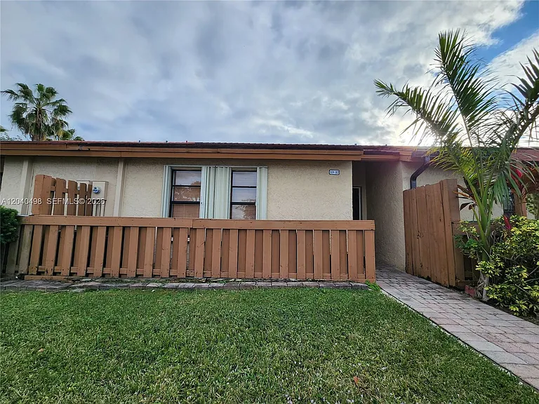 13412 SW 17th Ter — Photo 12