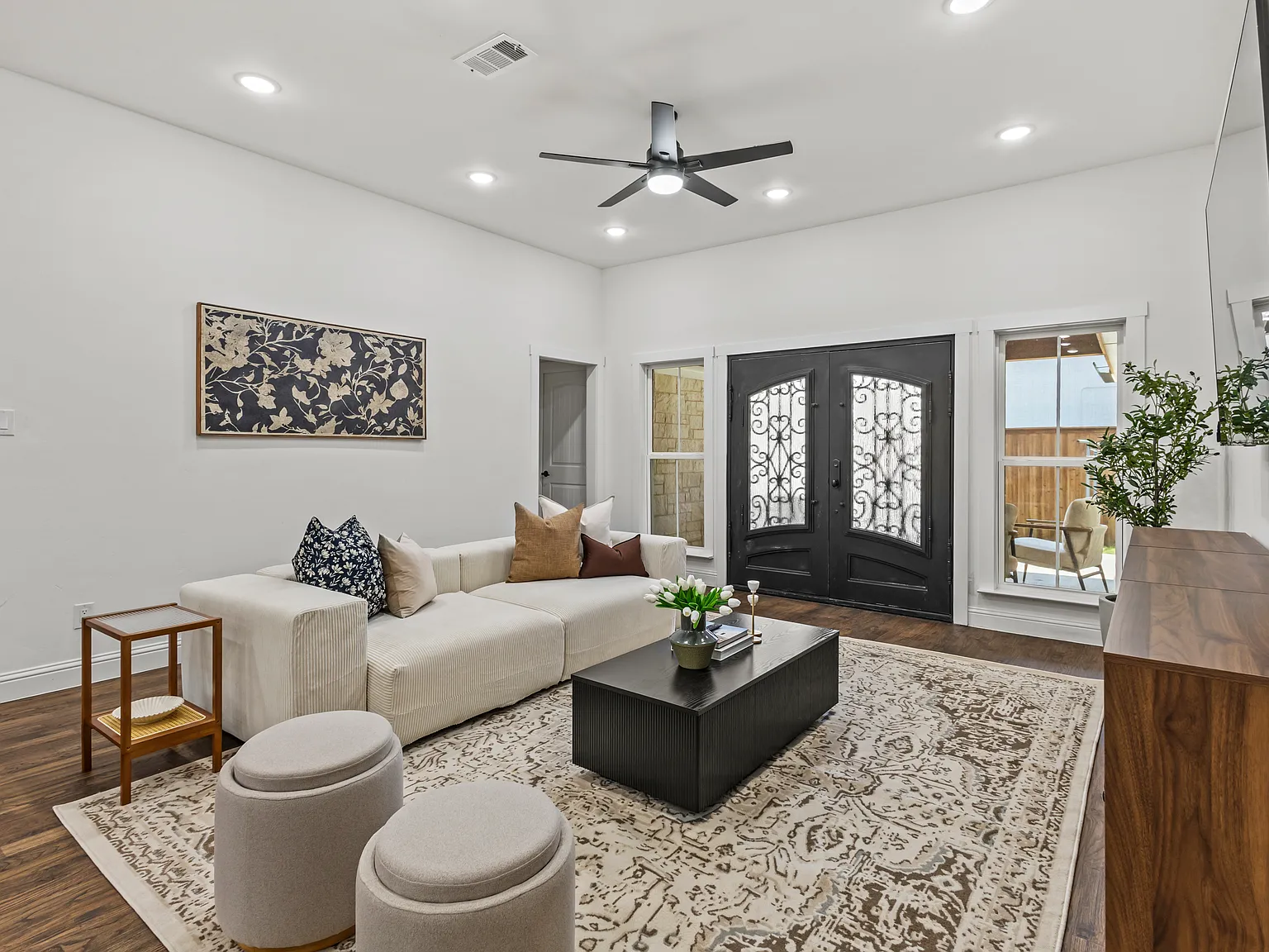 4 bed, 3.5 bath, 3060 sqft, $8,995 — Photo 3