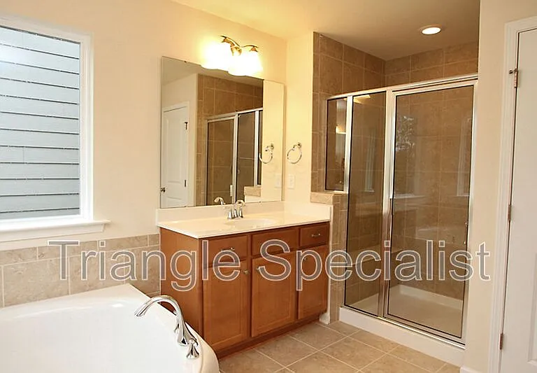 215 Begen St — Photo 12