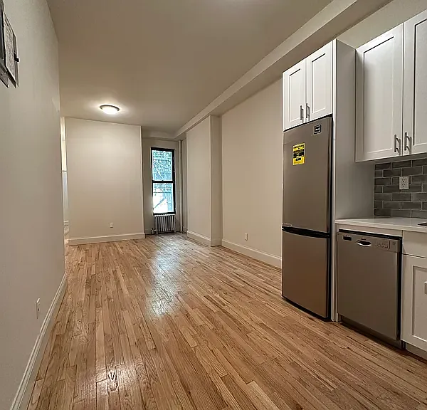 313 W 54th St #1RE — Photo 2