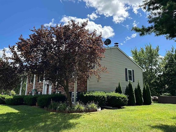 2nd image of 911 Pine Dr