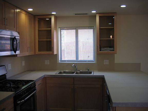 5th image of 305 Jefferson St NE