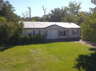 102 Riegel Dr, Hubert, NC 28539
