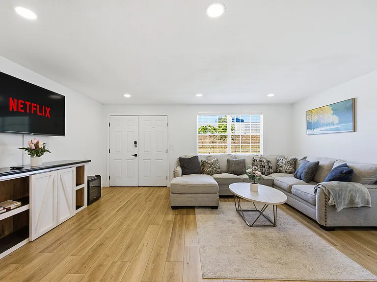 4310 W Carmen St — Photo 44