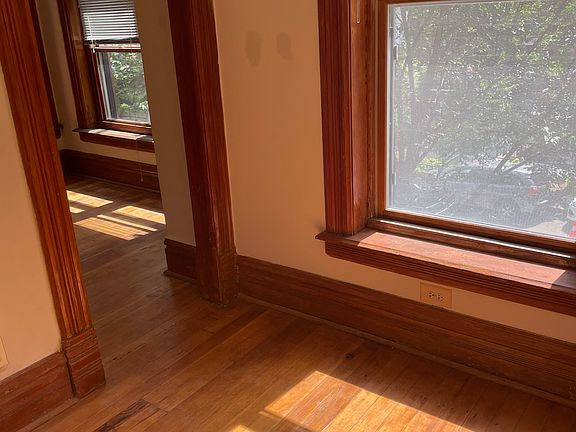 4th image of 1120 W Newport Ave APT 2F