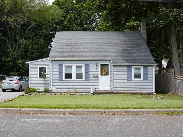 18 Pine Street, Waterford, CT 06385