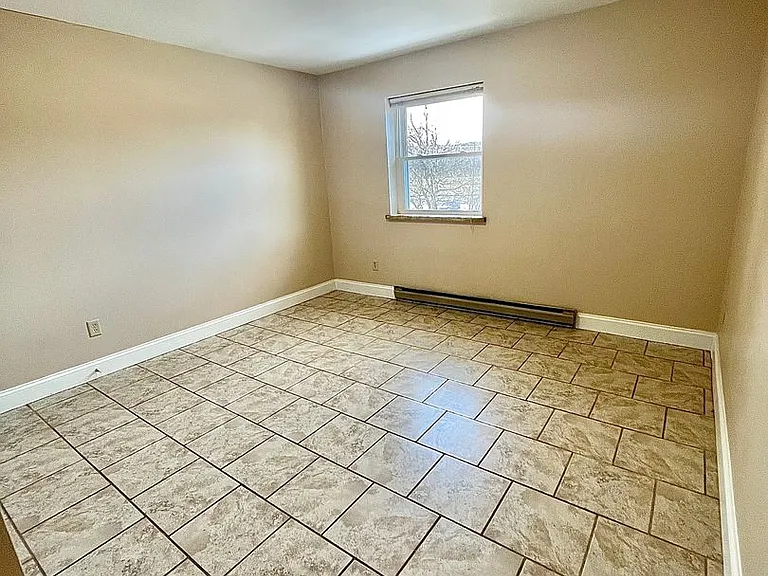 186 E Main St — Photo 6