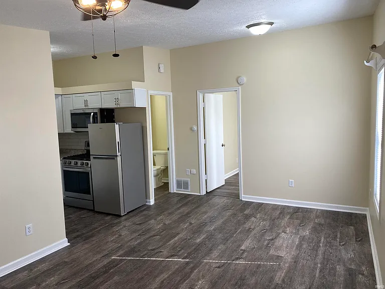 1220 S Curry Pike #B — Photo 3