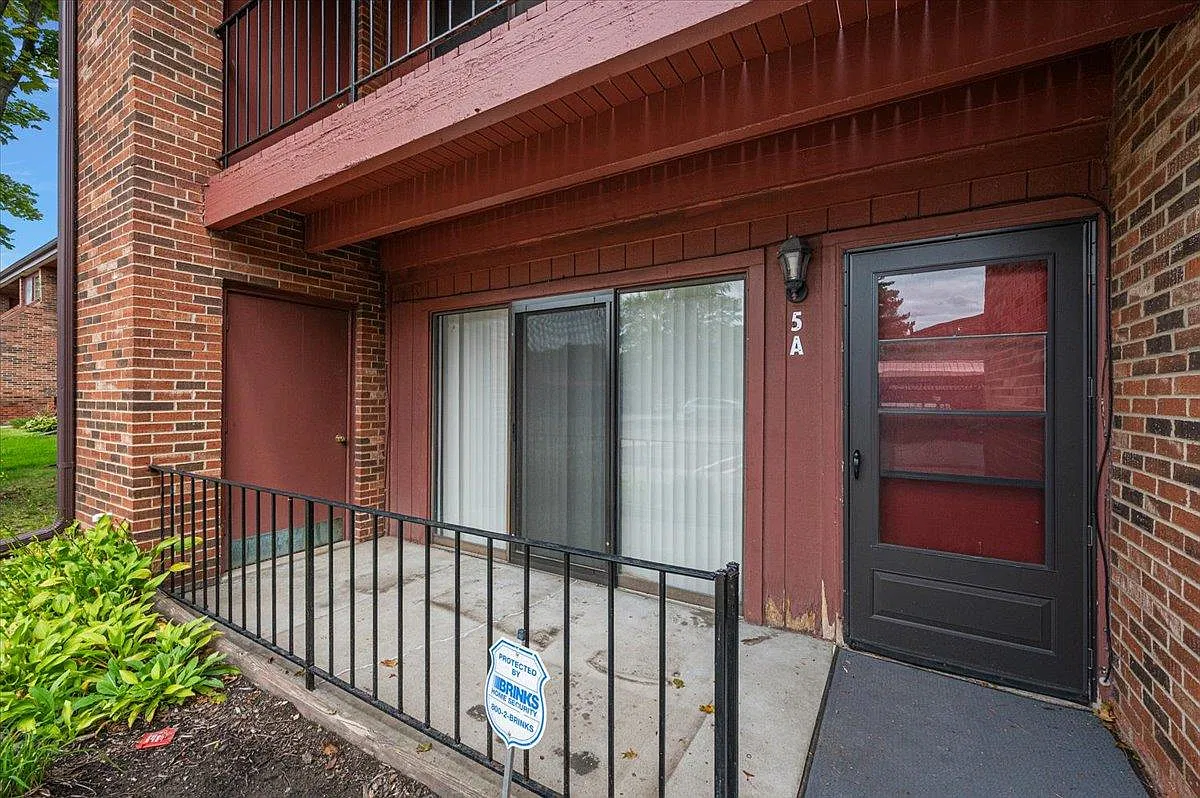 2 bed, 1.0 bath, 1012 sqft, $1,500 — Photo 2