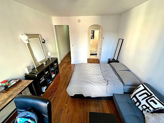 5th image of 214 W 102nd St APT 5A