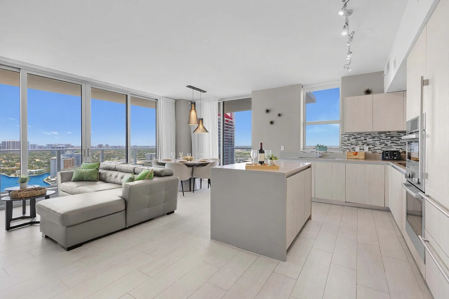 3 bed, 2.0 bath, 1194 sqft, $7,019 — Photo 1